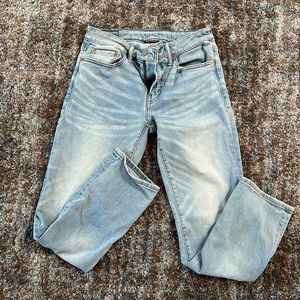 American Eagle light wash men’s jeans. 28x28